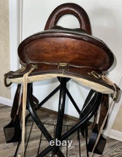 Used Crates Trail Western Endurance saddle Great condition! 17 Seat, 22 Lbs