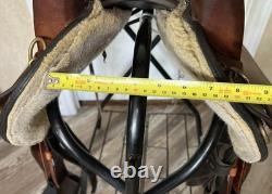 Used Crates Trail Western Endurance saddle Great condition! 17 Seat, 22 Lbs