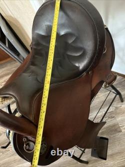 Used Crates Trail Western Endurance saddle Great condition! 17 Seat, 22 Lbs