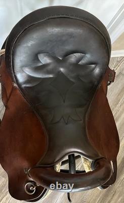 Used Crates Trail Western Endurance saddle Great condition! 17 Seat, 22 Lbs