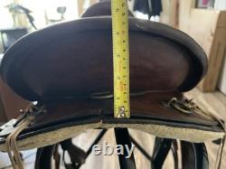 Used Crates Trail Western Endurance saddle Great condition! 17 Seat, 22 Lbs