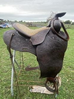Used/Vintage 14.5 Balanced Ride Western saddle withwide fenders