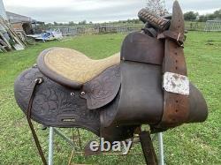 Used/Vintage 14.5 Balanced Ride Western saddle withwide fenders