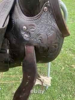 Used/Vintage 14.5 Balanced Ride Western saddle withwide fenders