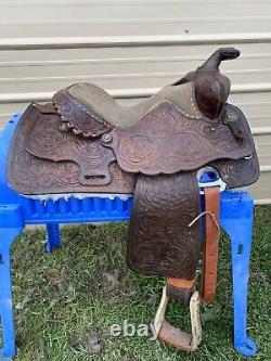 Used/Vintage 15 tooled leather Longhorn Western saddle withwide bars US made