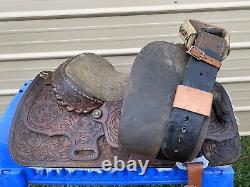 Used/Vintage 15 tooled leather Longhorn Western saddle withwide bars US made