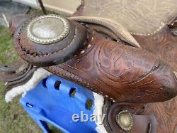 Used/Vintage 15 tooled leather Longhorn Western saddle withwide bars US made