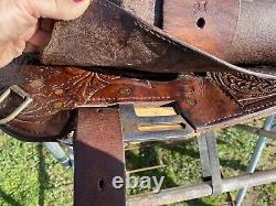 Used/vintage 15 Dallas Classic Western show saddle US made