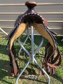 Used/vintage 15 Dallas Classic Western show saddle US made