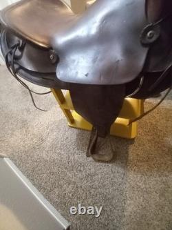 (Used/vintage) 16 Western Roping Saddle US Made