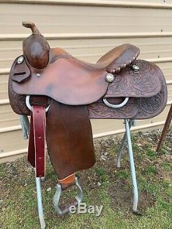 Used/vintage Cleburne Darryl Slinkard 15.5 Western reining saddle US made