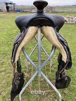 Used/vintage THE Saddlery floral tooled spotted black Western saddle withtapaderos