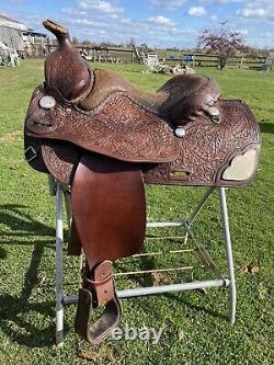 Used/vintage classy 15 Western saddle withnew fenders and stirrup straps