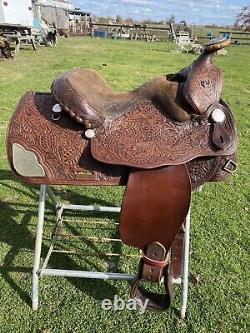 Used/vintage classy 15 Western saddle withnew fenders and stirrup straps