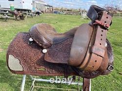 Used/vintage classy 15 Western saddle withnew fenders and stirrup straps