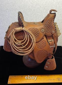 VTG Pugsley Brasil Salesman Sample Leather Saddle w Wood Stand Very good 9