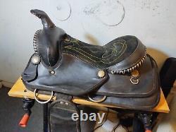 VTG Western Cowboy Saddle withMetal Stitching & Silver Conchos, 14 Seat Size EUC