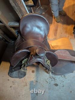 Vintage 15.5 Western Saddle US Made, Shiney Brown Leather