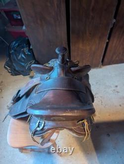 Vintage 15.5 Western Saddle US Made, Shiney Brown Leather
