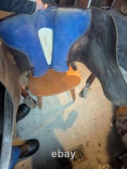 Vintage 15.5 Western Saddle US Made, Shiney Brown Leather