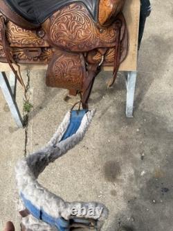 Vintage 15 Saddle Floral Pattern Tooled Leather With Stirrups