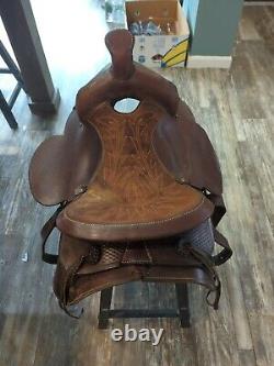 Vintage 15 tooled Western trail or pleasure saddle