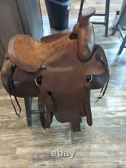 Vintage 15 tooled Western trail or pleasure saddle