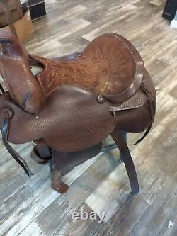 Vintage 15 tooled Western trail or pleasure saddle