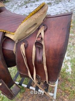 Vintage/Antique Galindo 14 Mexican vaquero saddle withsaddle bags, sword scabbard