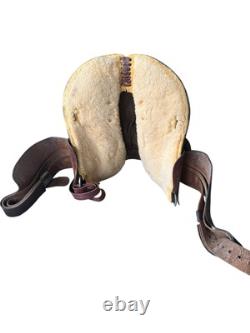 Vintage Beautiful Double R Leather Company Hand Made Saddle Detailed Work