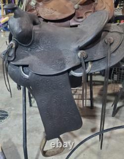 Vintage Hand Tooled Leather Western Trail Horse Saddle Shearling Bottom Ornate