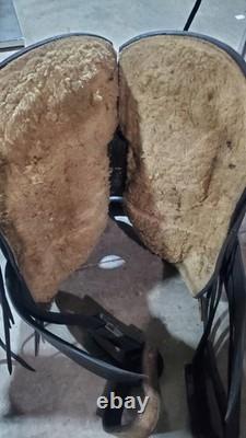 Vintage Hand Tooled Leather Western Trail Horse Saddle Shearling Bottom Ornate