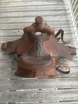 Vintage Horse Saddle Very Nice Leather (OLD) With Gold And Sliver Colored Metals