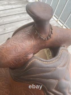 Vintage Horse Saddle Very Nice Leather (OLD) With Gold And Sliver Colored Metals