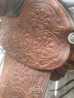 Vintage Horse Saddle Very Nice Leather (OLD) With Gold And Sliver Colored Metals