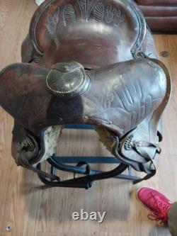 Vintage RueBush Bros Maker Deming NM Horse Saddle with Rope and Stand