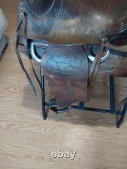 Vintage RueBush Bros Maker Deming NM Horse Saddle with Rope and Stand