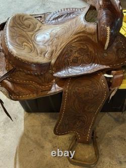 Vintage Tooled Leather Western Trail Horse Saddle With Shearling Bottom B