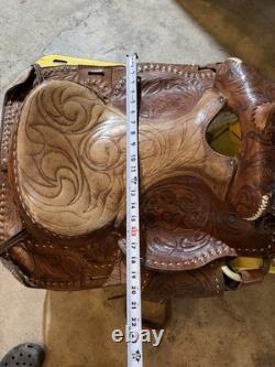 Vintage Tooled Leather Western Trail Horse Saddle With Shearling Bottom B