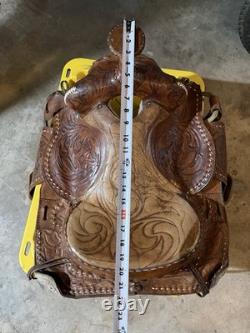 Vintage Tooled Leather Western Trail Horse Saddle With Shearling Bottom B