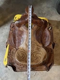 Vintage Tooled Leather Western Trail Horse Saddle With Shearling Bottom B
