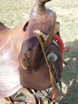 Vintage Walter L. Newell St. Louis Mo. Round Skirt Western Saddle 14 Seat