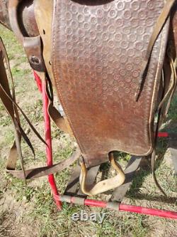 Vintage Walter L. Newell St. Louis Mo. Round Skirt Western Saddle 14 Seat