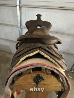 Vintage Western Horse Saddle 15.5