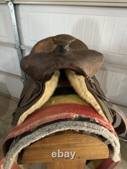 Vintage Western Horse Saddle 15.5