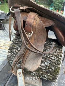 Vintage Western Saddle 15 Brown Tooled Leather Stirrups Horse Riding Cowboy