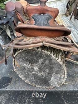 Vintage Western Saddle 15 Brown Tooled Leather Stirrups Horse Riding Cowboy