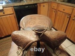 Vintage Western Tooled Leather Horse Saddle 15 seat size