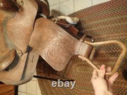 Vintage Western Tooled Leather Horse Saddle 15 seat size