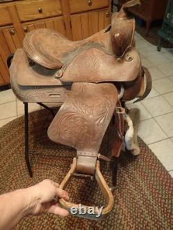 Vintage Western Tooled Leather Horse Saddle 15 seat size